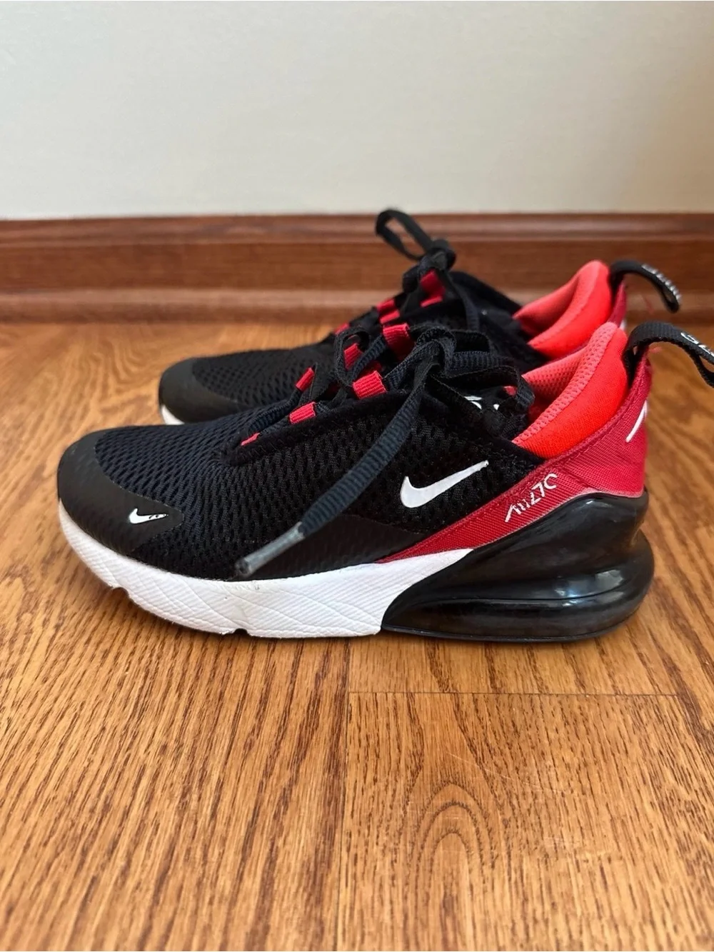 Nike Air Max 270 Sneakers Kids 13C Black/Red